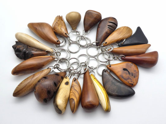 Schlüsselanhänger-Handschmeichler aus Holz