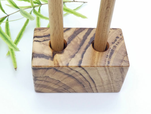 Stifthalter aus Olivekern-Esche für 2 Stifte