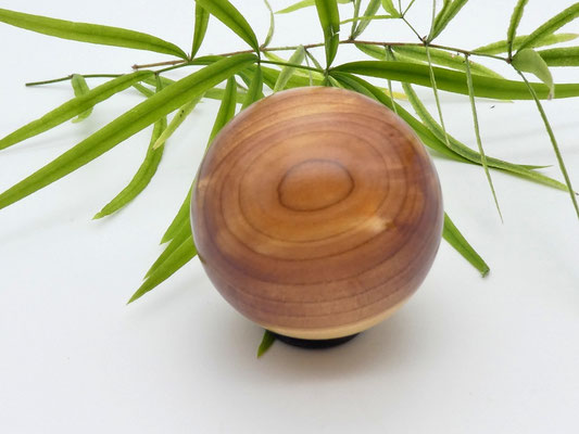 Holzkugel aus chinesischem Wacholder 47 mm