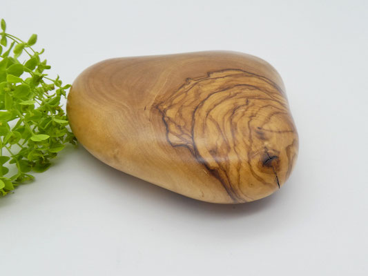 Handschmeichler aus Olivenholz