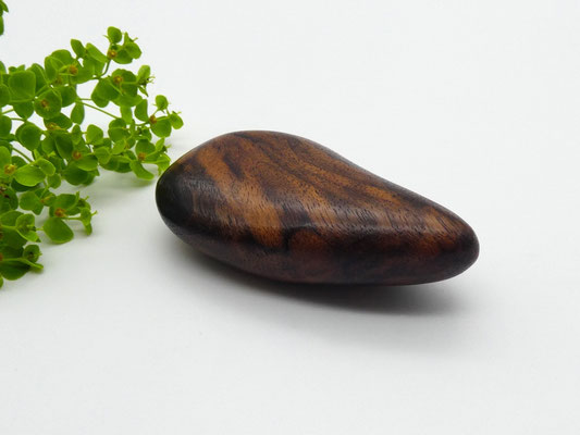 Handschmeichler aus Holz - Nussbaumwurzel