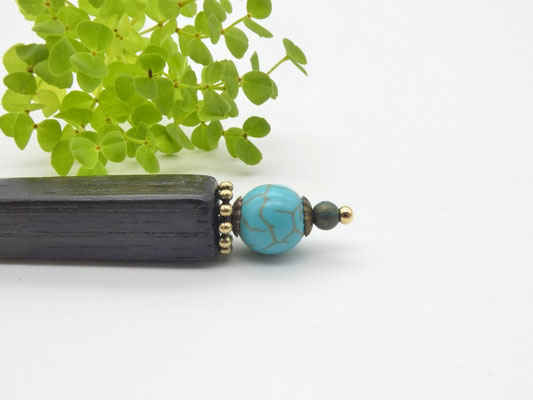 Haarstab aus Mooreiche & gefärbter Howlith