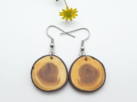 runde Ohrringe aus Holz - Eibe
