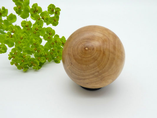Holzkugel aus Zaubernuss 48 mm
