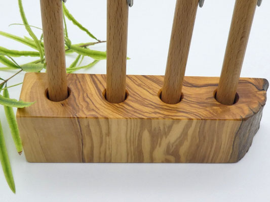 Stiftehalter aus Olivenholz für 4 Stifte