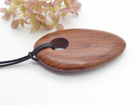 Holzschmuck-Anhänger aus Sheoak