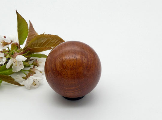 Holzkugel aus Sheoak 48 mm