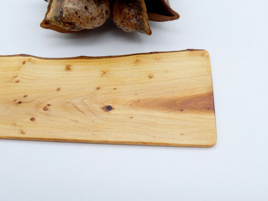 Lesezeichen aus Holz - chinesischer Wacholder