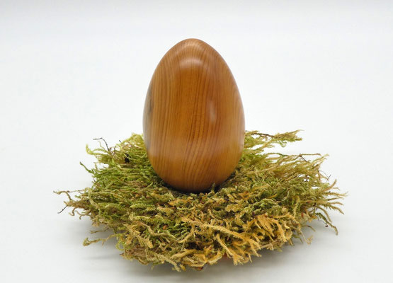 Holzei aus Eibe für Ostern