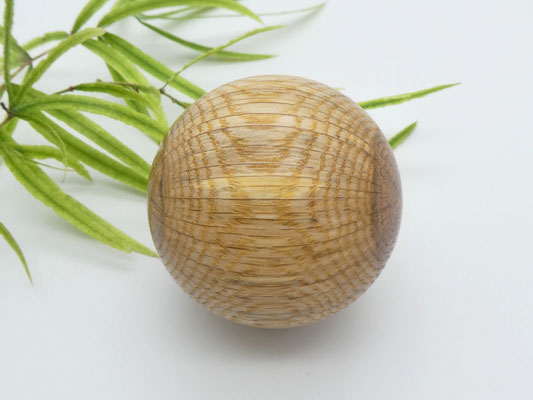 Holzkugel aus Roteiche 50 mm - Baum des Jahres 2025