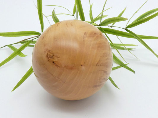 Holzkugel aus Mispel 64 mm