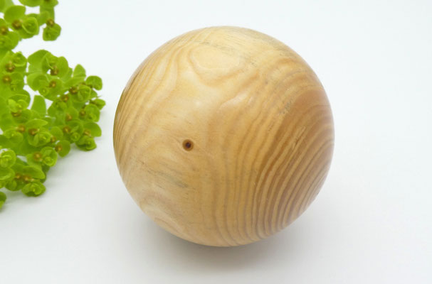 Holzkugel aus Douglasie 54 mm