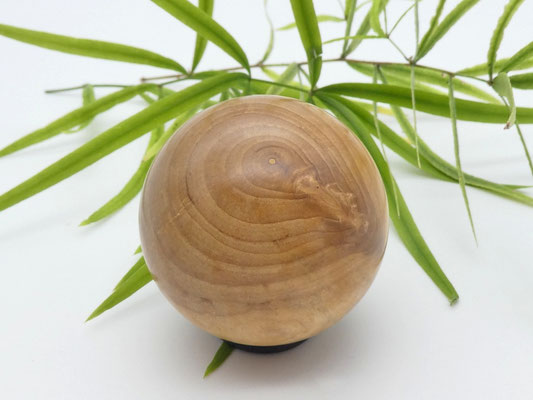 Holzkugel aus Zaubernuss 47 mm