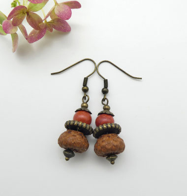 Ohrringe aus Eichenzapfen & Koralle