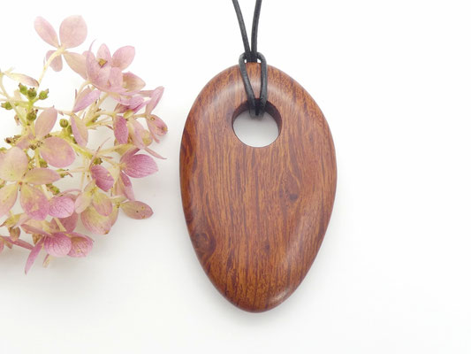 Holzschmuck-Anhänger aus Sheoak