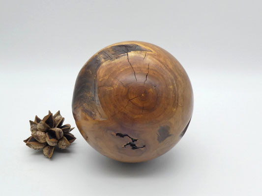 Holzkugel aus Apfelbaum 160 mm