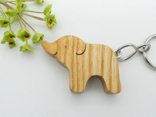 Elefant aus Esche- Schlüsselanhänger aus Holz