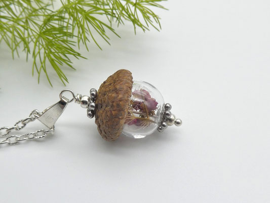 Naturschmuck-Anhänger mit Eichel + Heidekraut