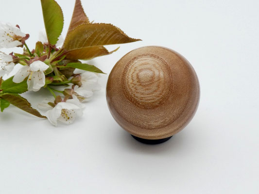 Holzkugel aus Ulme, 44 mm