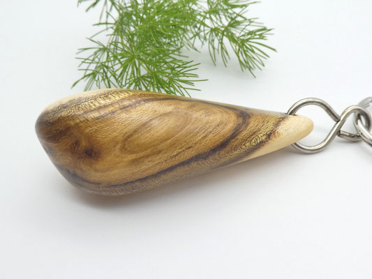 Handschmeichler-Schlüsselanhänger aus Robinie