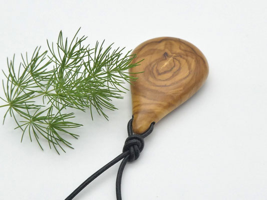 Anhänger aus Holz - Olivenholz