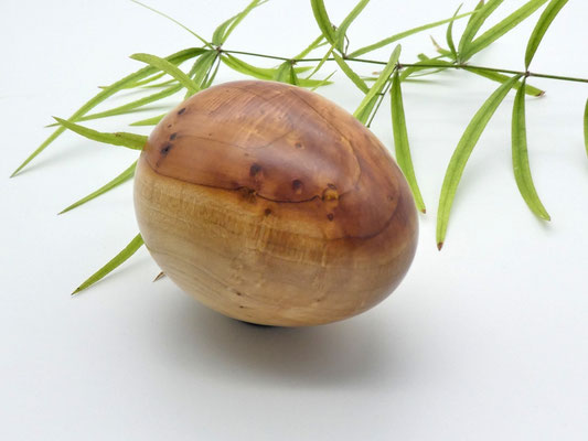Holzei aus chinesischem Wacholder für Ostern