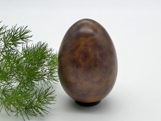 Osterei aus Holz - Nussbaumwurzel-Maserholz - für die Osterdekoration