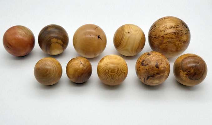 Holzkugel aus Roteiche, 58 mm - Baum des Jahres 2025