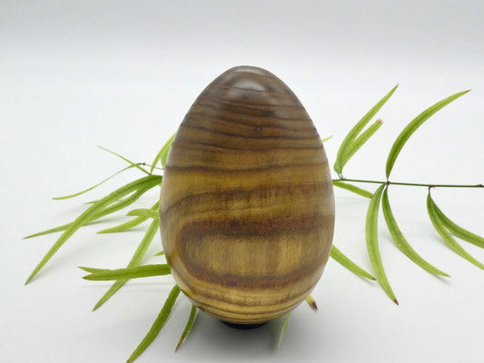 Osterei aus Essigbaum