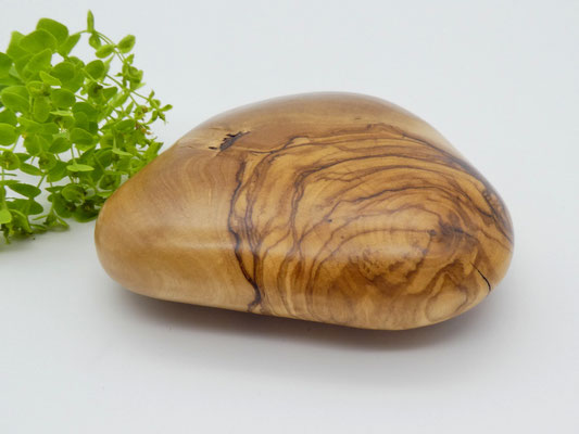 Handschmeichler aus Olivenholz