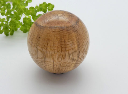 Holzkugel aus Roteiche 60 mm - Baum des Jahres 2025