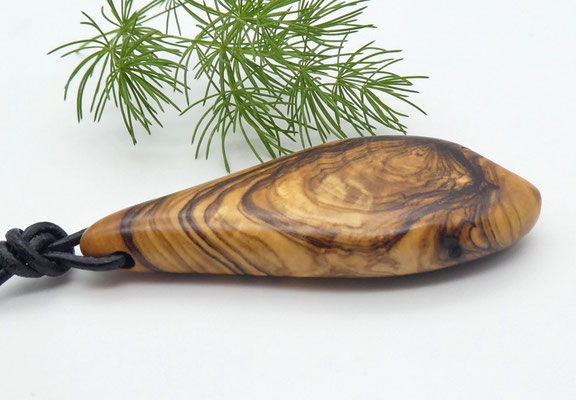 Schmuckanhänger aus Holz - Olivenholz