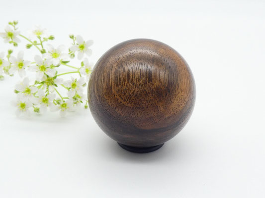 Holzkugel aus Walnuss 54 mm