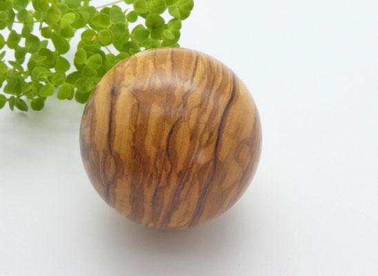 Holzkugel aus Olivenholz, 52 mm