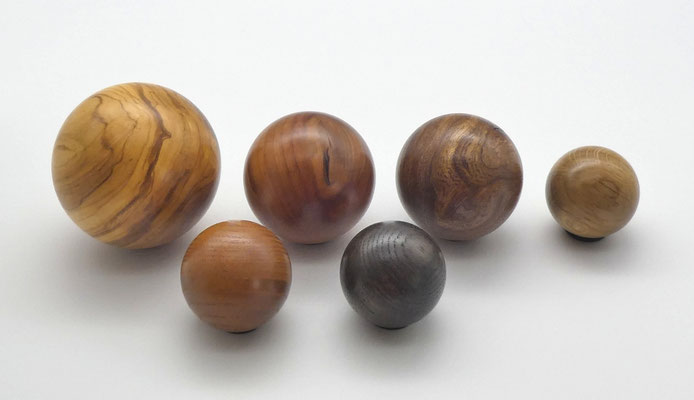Holzkugel aus Apfelbaum, 66 mm