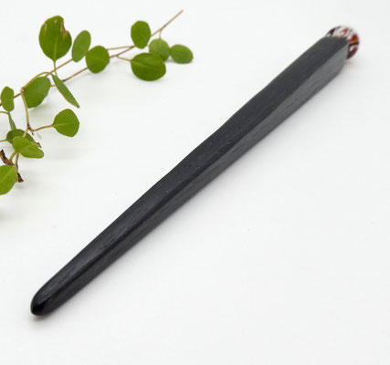 Haarstab aus Mooreiche & Glasperle