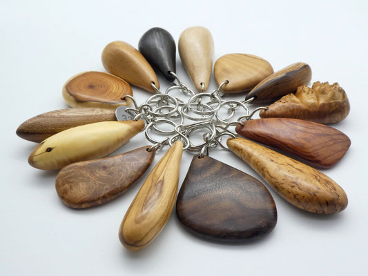 Schlüsselanhänger-Handschmeichler aus Holz