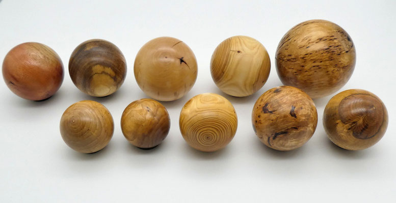 Holzkugel aus Mispel 66 mm