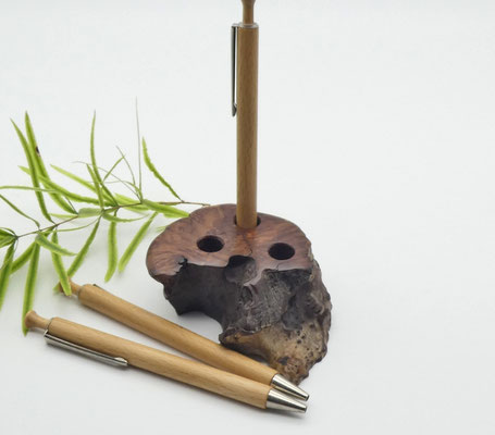 Stiftehalter aus Eukalyptuswurzelholz