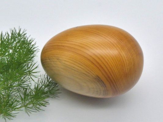 Holzei aus Eibe für Ostern