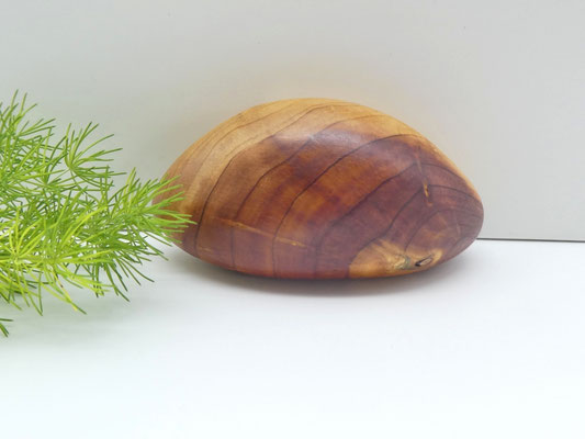 Handschmeichler aus Holz - chinesischer Wacholder