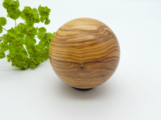 Holzkugel aus Olivenholz 54 mm