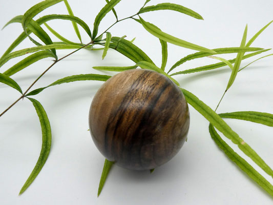 Holzkugel aus Walnuss, 54 mm