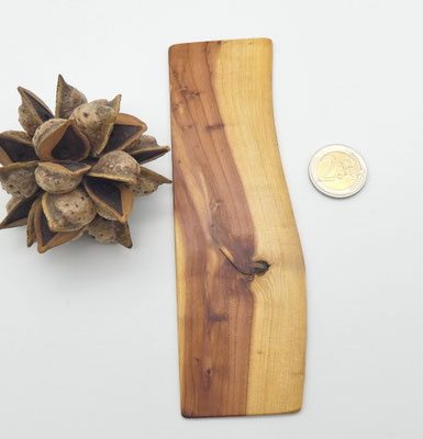 Lesezeichen aus Holz - chinesischer Wacholder