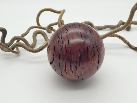 Holzkugel aus Eukalyptus 84 mm