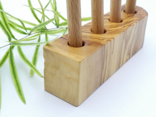 Stiftehalter aus Olivenholz für 4 Stifte