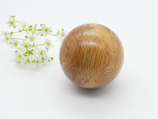 Holzkugel aus Eiche 68 mm