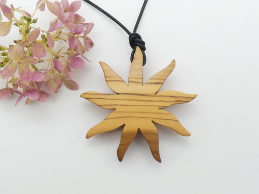 Schmuckanhänger aus Holz - Sonne aus Olivenholz