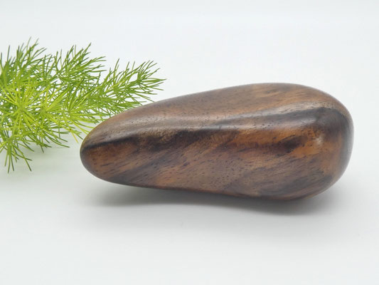 Handschmeichler aus Holz, Walnuss