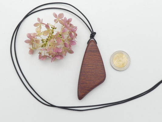 Holzschmuckanhänger aus Sheoak